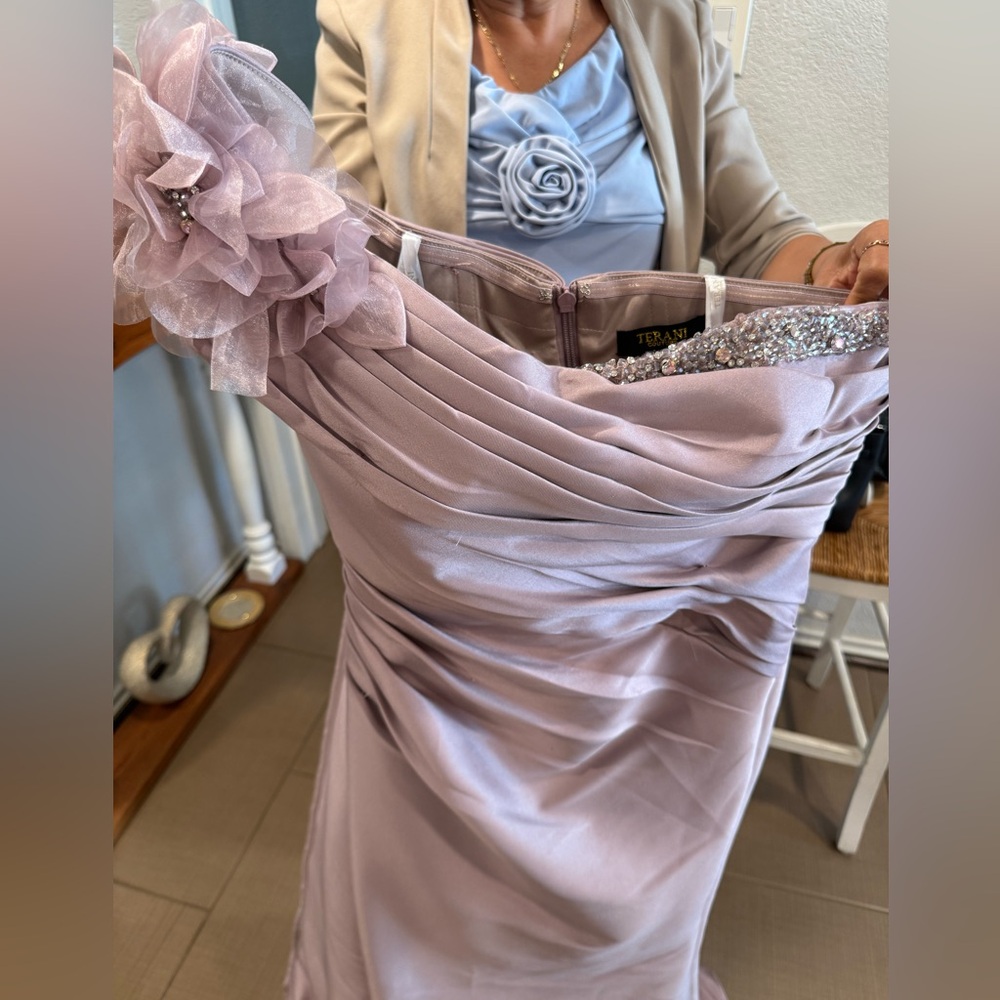 One-Shoulder Mauve Evening Gown with Floral Detail - Picture 5 of 7